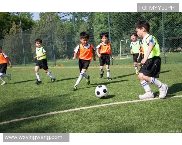 儿童足球培训班课程全面提升孩子技能与团队合作精神的最佳选择